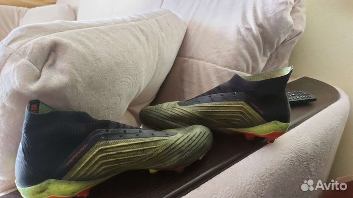Футбольные бутсы 42 размер адидас профессиональные