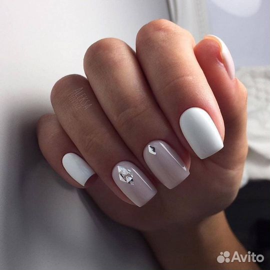 Модель на маникюр с покрытием