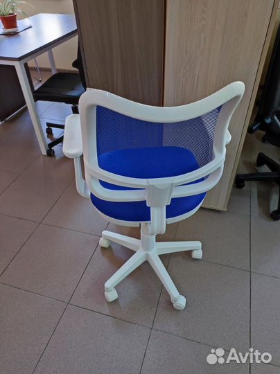 Офисное кресло