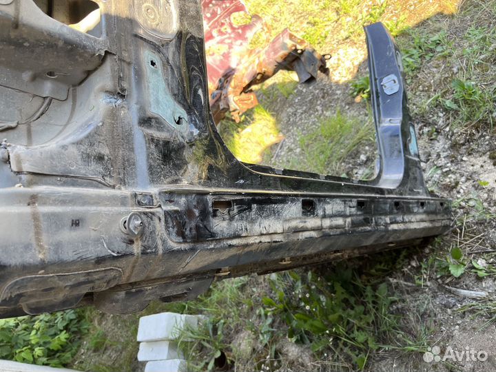 Порог левый со стойками Mercedes C-class w204 сед