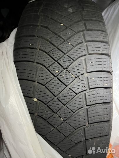 Pirelli Ice Zero 215/60 R17