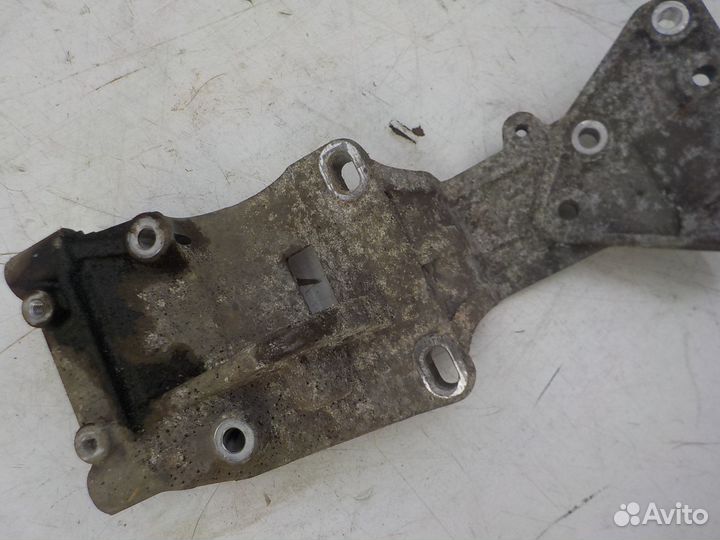 Кронштейн генератора Ford Kuga 2008