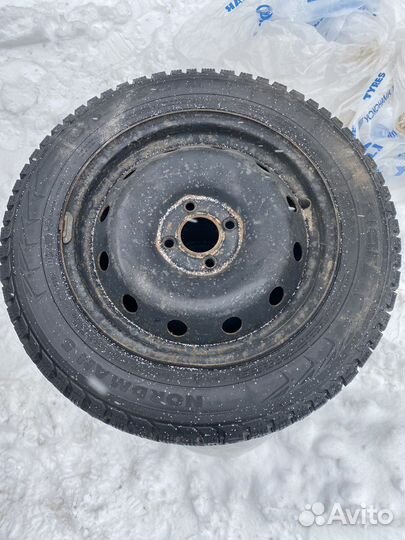 Комплект колес r15 Nokian Nordman с колпаками