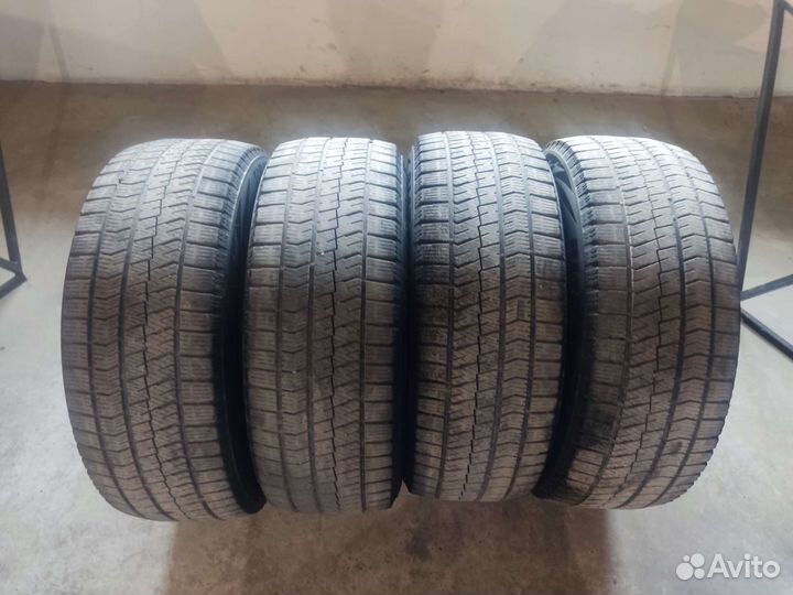 Bridgestone Blizzak VRX2 215/55 R17