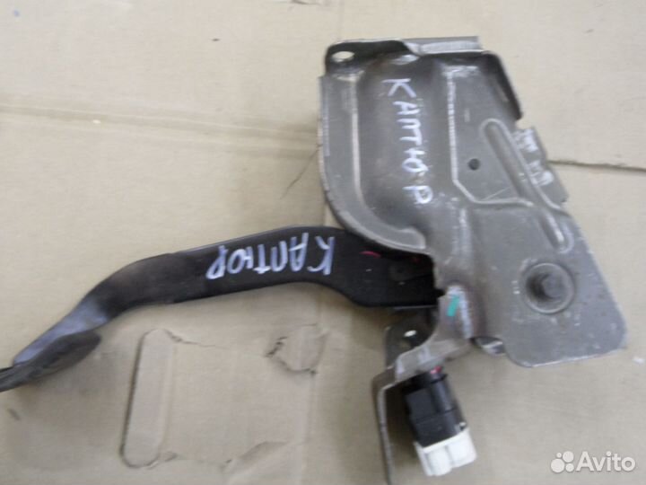 Kaptur Рено Каптюр педаль тормоза концевик МКПП