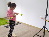 Упражнения на балансировочной доске для мозжечковой стимуляции для ребенка в домашних условиях
