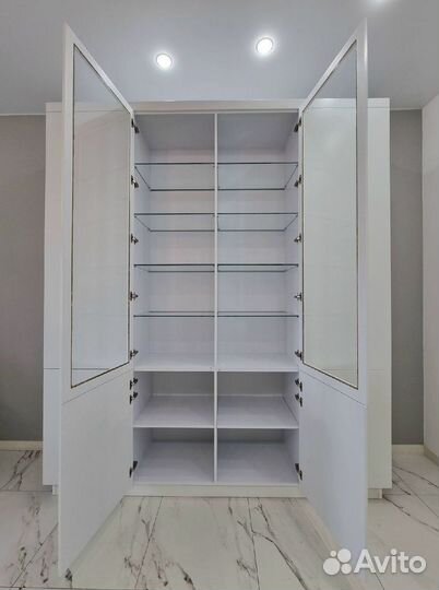 Угловой шкаф