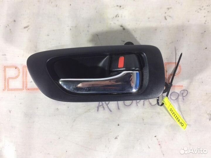 Внутренняя ручка передней правой двери Toyota OPA