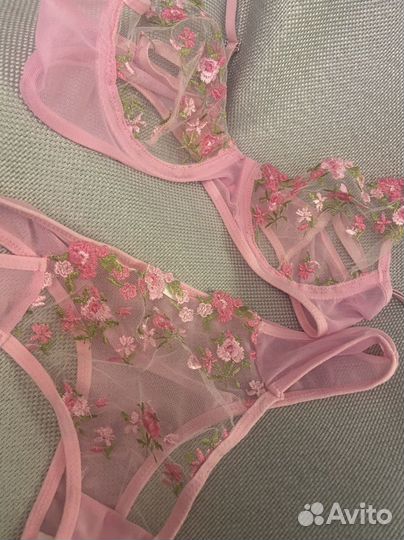 Комплект нижнего белья с вышивкой