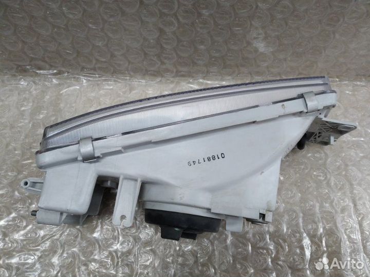 Фара левая Mitsubishi Lancer 1998-2000