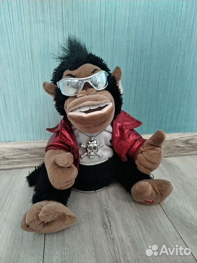 Плюшевый медведь, обезьяна, заяц. Игрушки