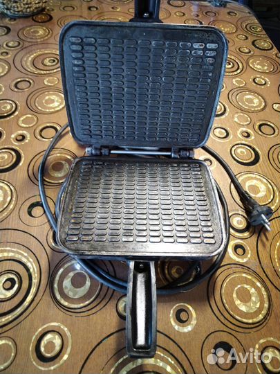 Электровафельница советская