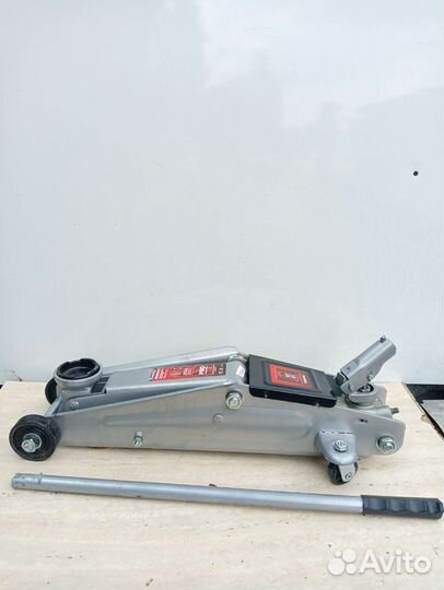 Домкрат подкатной 3 тонны