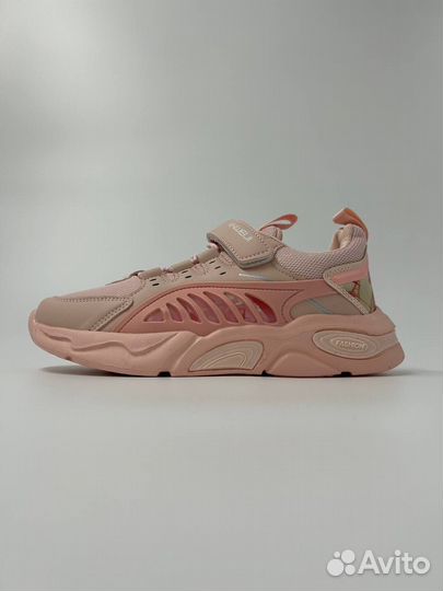 Кроссовки новые женские