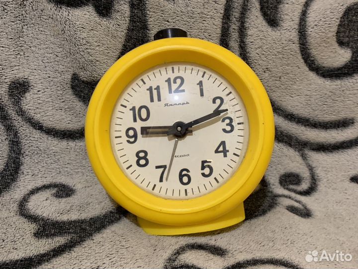 Часы Янтарь