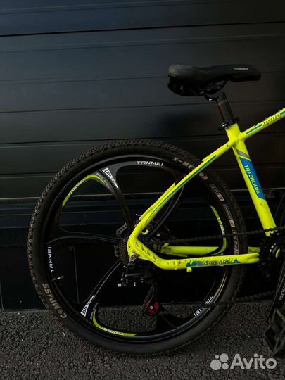 Велосипед на литых дисках алюминий