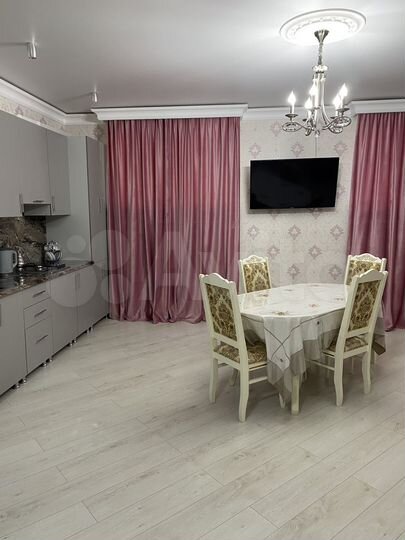 2-к. квартира, 57 м², 1/4 эт.