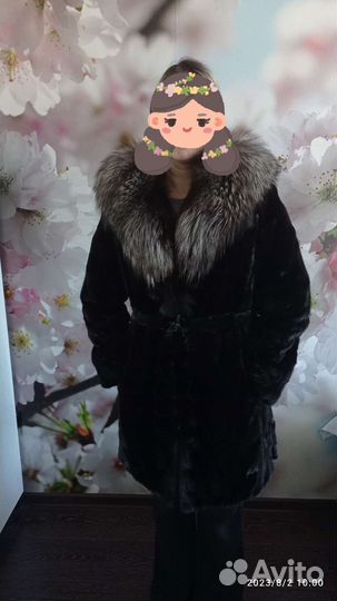 Шуба норковая с капюшоном из чернобурки