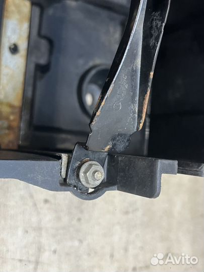 Крепление аккумулятора Ford Focus III (2011—2015)