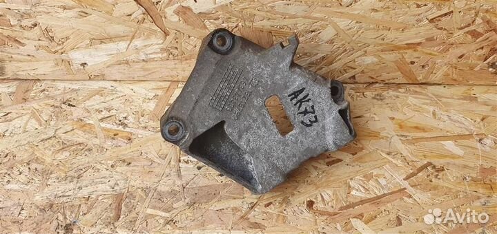 Кронштейн двигателя правый Opel Corsa D 2006-2015