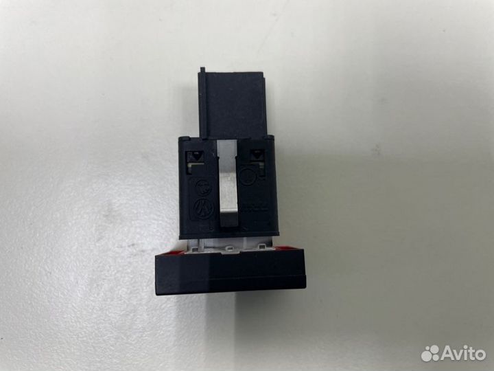 Кнопка аварийной сигнализации Volkswagen Polo cwvb