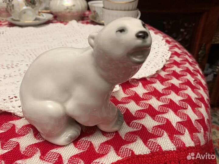Продается медведь фарфор Лфз,без клейма
