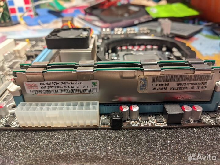 Материнская плата с процессором, памятью и кулером