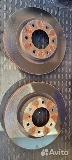 Тормозные диски передние на Митсубиси Паджеро 4