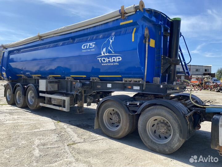 Freightliner Columbia с полуприцепом, 2005