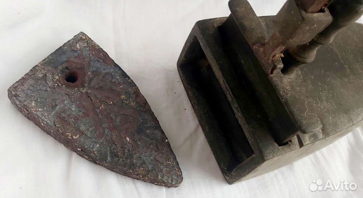 Утюг старинный