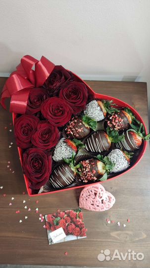 Сердце, клубника, цветы