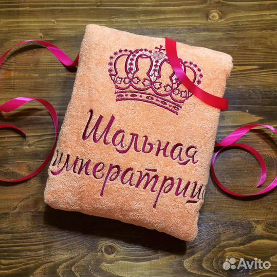 Женский велюровый халат с вышивкой