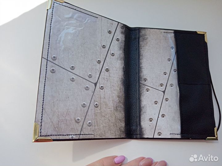 Обложка на паспорт лев