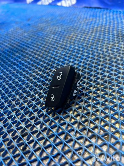 Кнопка центрального замка Volkswagen Passat Cc