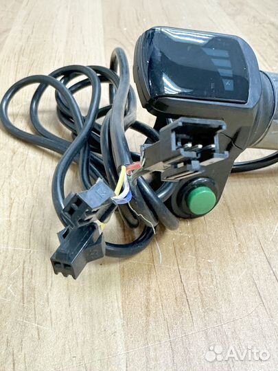 Ручка газа с индикатором заряда батареи на электровелосипед