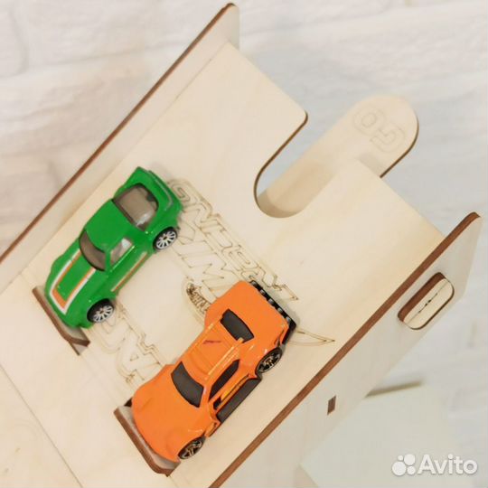 Парковка трамплин для машинок из дерева