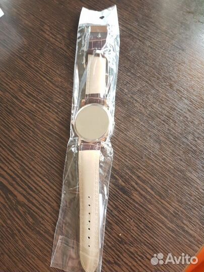 Часы кварцевые новые