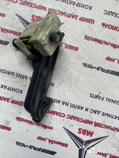 Привод лючка топливного бака W211 Mercedes