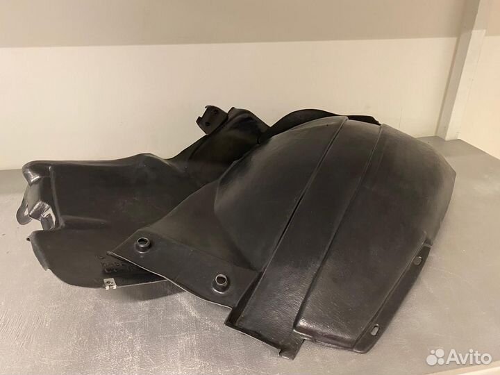 Подкрылок передний правый Renault Logan 2005