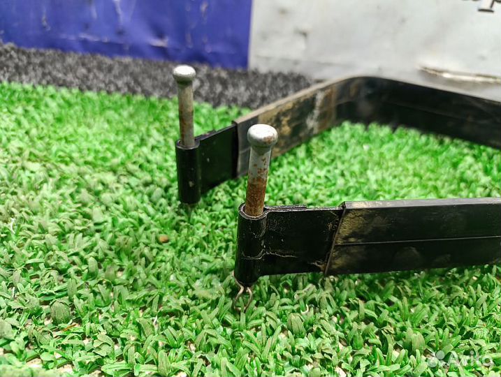 Крепление топливного бака Toyota Land Cruiser Prado