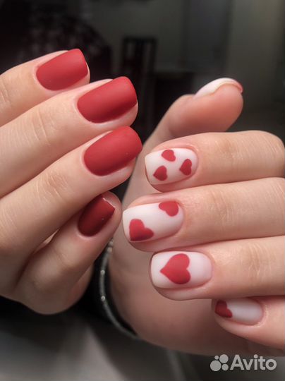 Маникюр, покрытие гель-лак в уютной студии