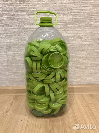 Пластиковые крышки цветные бу больше 750 шт