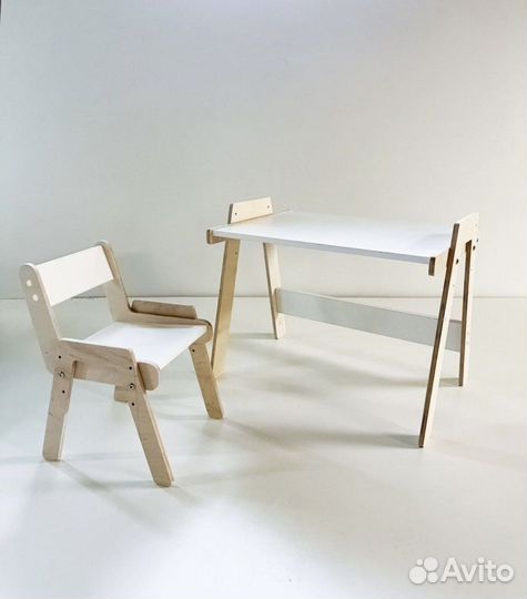 Детский комплект растущий стол и стул новые