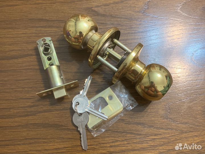 Дверные ручки межкомнатные с замком