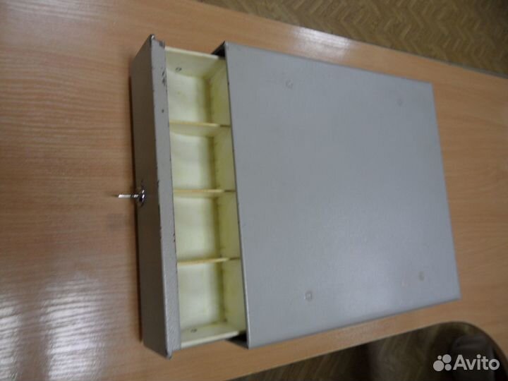 Бокс для купюр с замком