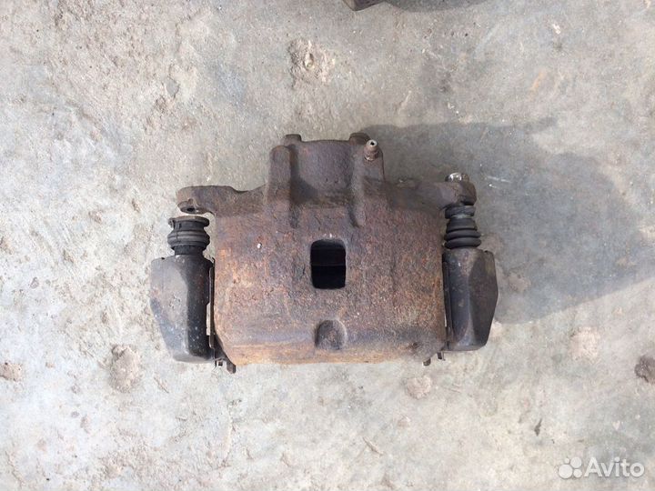 Суппорт переднего тормоза Mitsubishi Lancer 9