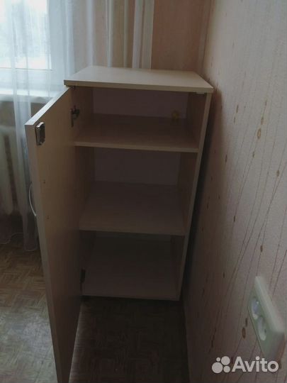 Стиральная машина, зеркало, шкаф, письменный стол