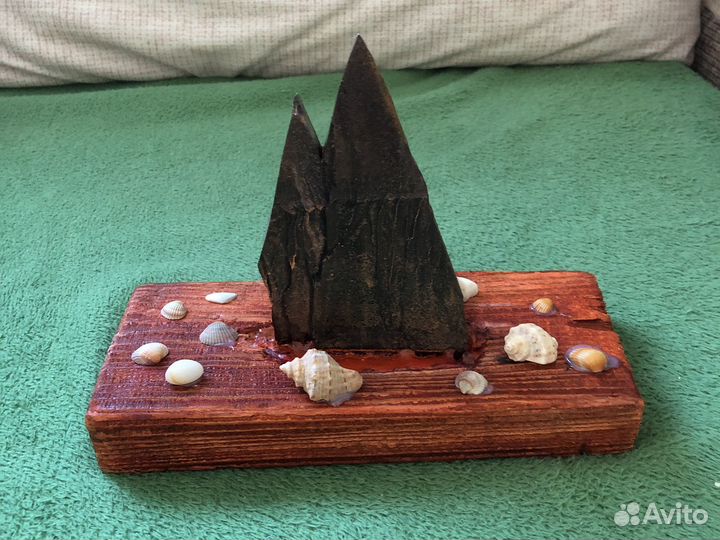 Поделка из дерева и камня 