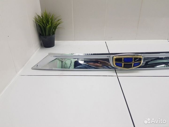 Накладка крышки багажника (Geely Atlas)