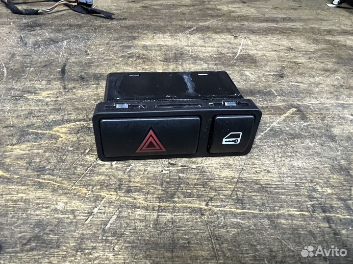 Кнопка аварийки центрального замка BMW E46 E53 E85